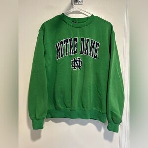 Colosseum Sz: M Green Notre Dame Fighting Irish Arch & Spellout Logo crewneck